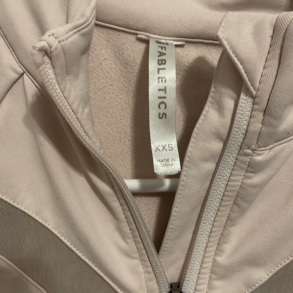 FABLETICS - MARIANNE JACKET IN APRICOT /BLUSH PINK - XXS - Picture 7 of 7